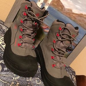 Columbia snow boots size 4 big boy